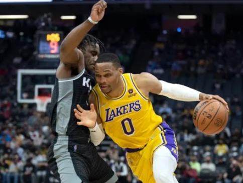 足球-湖人输球詹姆斯心态不乱 已经习惯逆境下背负压力